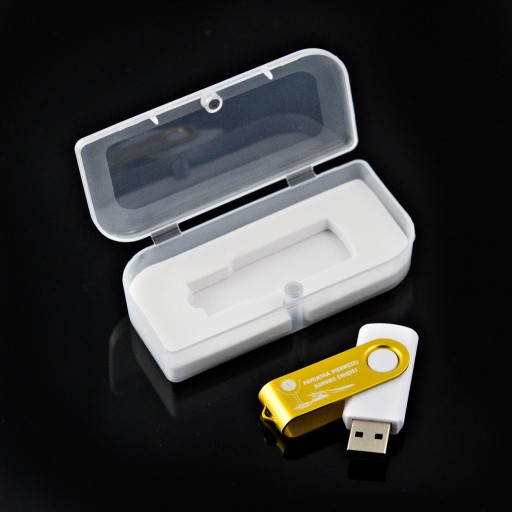 Pendrive 4 GB USB Prvé sväté prijímanie + KRABIČKA + GRAVÍRKA