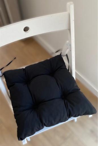 ČIERNA lichobežníková poduška na stoličku