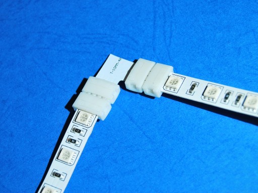 UHLOVÝ KONEKTOR ROHOVÝ Príchytka RGB LED pás 10mm