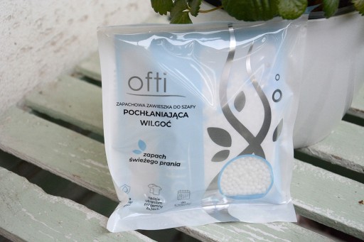 OFTI VOŇANÝ VEŠIAK NA ŠATNÍK, POhlcujúci VLHKOSŤ