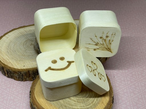 Mini drevené krabičky, 3 ks. rozmer 4,5x4,5x3,5cm s gravírovaním