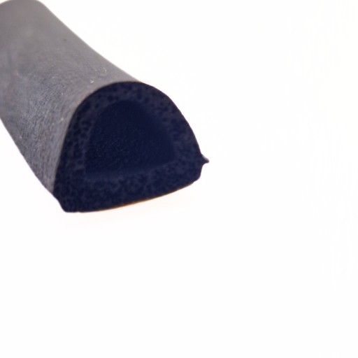 Tesnenie samolepiace na dvere a okná 12x10mm čierne D univerzálne 1m.