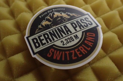 NÁLEPKA BERNINA PASS ŠVAJČIARSKO 6,6 x 6,6 cm UNIKÁTNA KOLEKCIA