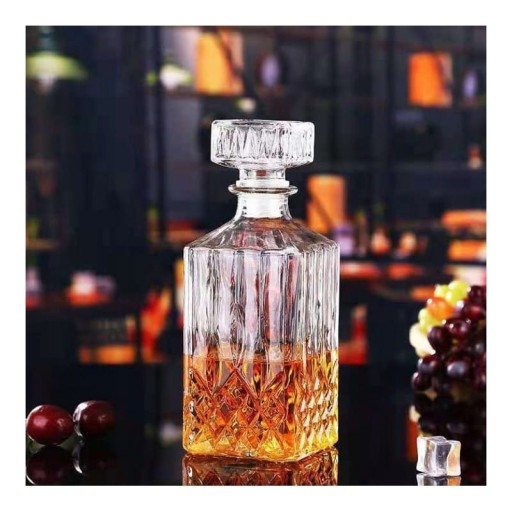 Štvorcová KARAFA NA WHISKY NA BODY S KORKOM