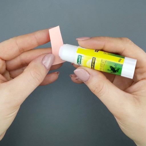 LEPIDLO TYČNÉ, SILNÉ, NEPRAŠŤOVANÉ, UMÝVAJÚCE, 10g
