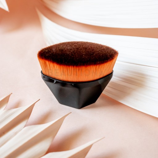 MÄKKÝ, HUSTÝ JEDNODUCHÝ PODKLADOVÝ ŠTETEK NA MAKEUP