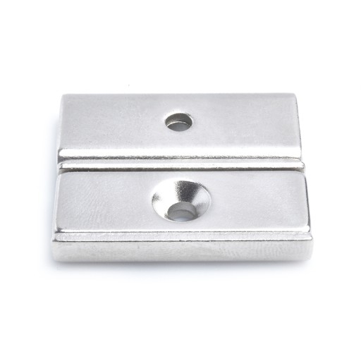 Magnetický držiak na tanier s otvorom na skrutku UMP 30x13,5x5 N 1 kus