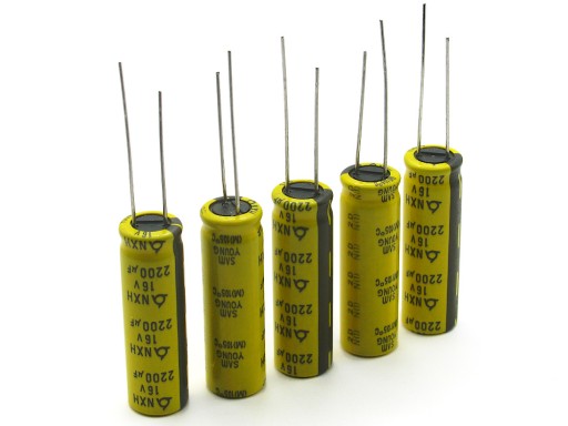 KONDENZÁTOR 2200uF / 16V 10x33mm NÍZKY ESR - ULTRA DLHÁ ŽIVOT - SAMYOUNG 5KS.