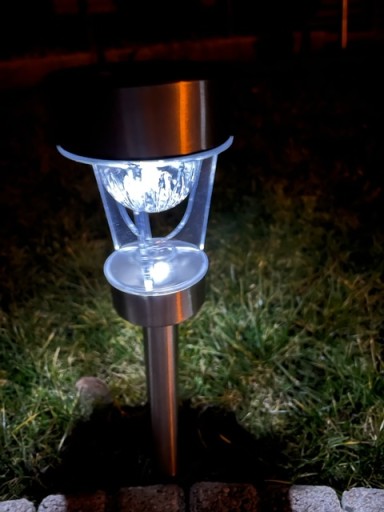 NEREZOVÁ LED SOLÁRNA LAMPA