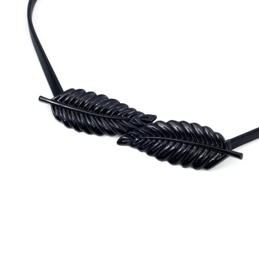 Elastický pásik, čierne listy, kovová pružina