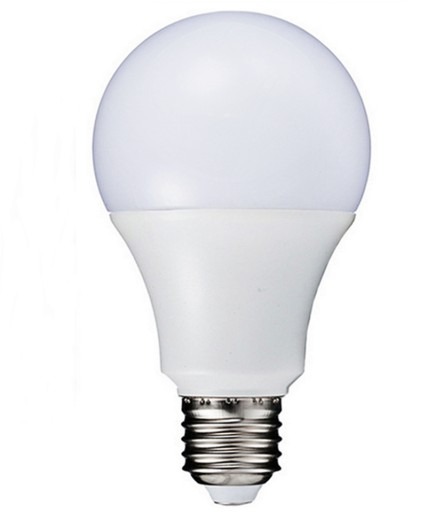 ENERGETICKY ÚSPORA FAREBNÁ LED ŽIAROVKA S DIAĽKOVÝM OVLÁDANÍM 10W SO ZÁVITOM E27