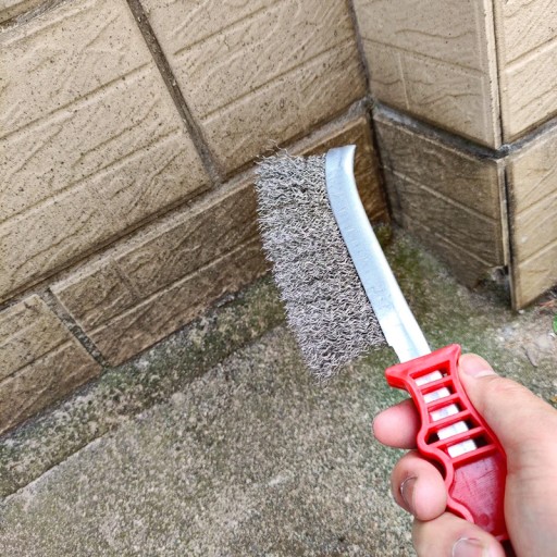 MOSADZNÁ DRÔTKOVÁ KEFA S ÚZKOU DRÁŽKOU NA ČISTENIE HRDZOVANÝCH RÁFKOV