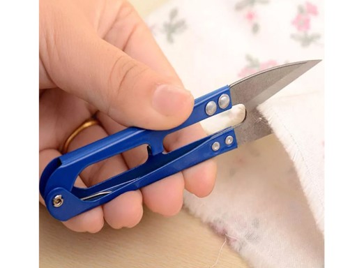 NOŽNICE KRAJČÍRSKE NOŽNICE REZAČ NITÍ 4cm PEVNÉ, RÔZNE FARBY