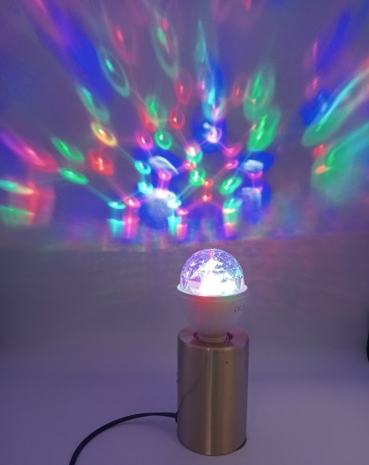 Otočná disco party žiarovka E27 RGB o 360 stupňov