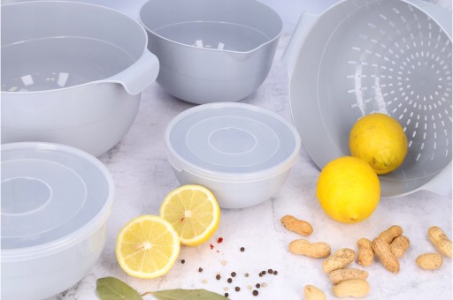 SET MISOV, 5-dielna plastová misa s cedníkom, svetlošedá sada