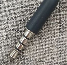 SLÚCHADLÁ S MIKROFÓNOM 3,5 mm pre SAMSUNG, čierne