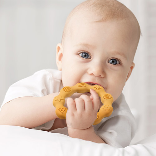 Silikónové hryzátko RING žlté Babyono 825/01