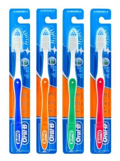 Zubná kefka Oral B 123