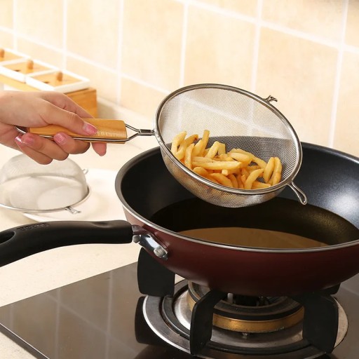 VEĽKÝ KUCHYŇSKÝ SITOK S RÚČKOU KOVOVÝ CEDNÍK NA MÚKU, JEMNÉ SIEŤKY, VEĽKÝ
