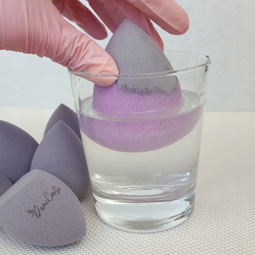 FARBU ZMENUJÚCA MAKEUP BLENDER HUBKA
