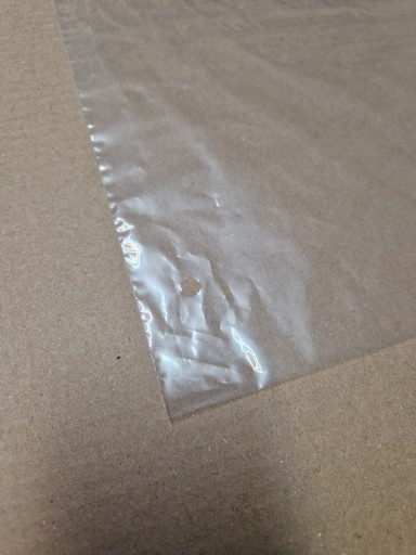 PE fóliové vrecká s lepiacou páskou 30x35+5 s otvorom