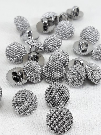 Matný plastový gombík, strieborné guličky, 11mm, 2 KS