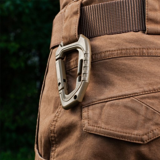 TAKTICKÁ KĽÚČENKA D-HOOK ABS M-TAC COYOTE BROWN