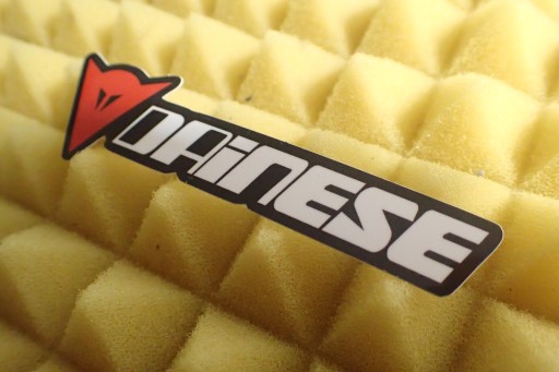 NÁLEPKA DAINESE NÁLEPKA 9,1 x 2,5 cm