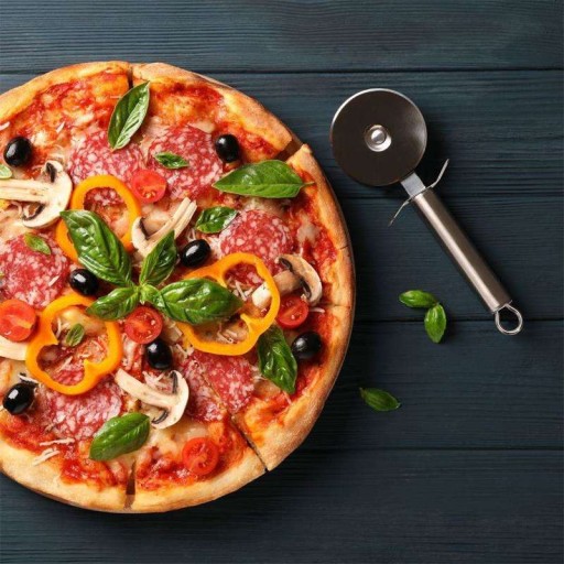 Nôž na pizzu, koliesko na krájanie pizze, guľatý nôž. Oceľové vrúbkovanie.