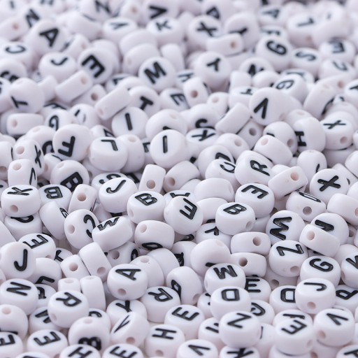 KORÁLKY NA VÝROBU NÁRAMKOV písmená 3mm x 10mm 100 ks