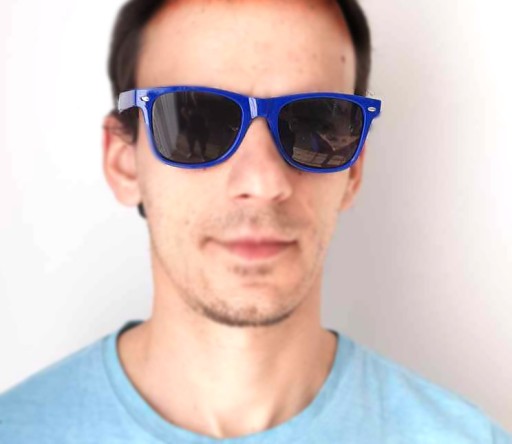 Modré pánske slnečné okuliare