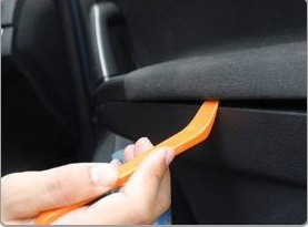 SŤAHOVAČE AUTOČALÚNNYCH NÁSTROJOV NA SNÍMANIA KĽÚČOV HOVOR