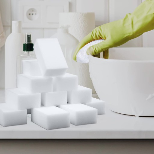 MAGIC SPONGE na čistenie škvŕn na melamínovom riade