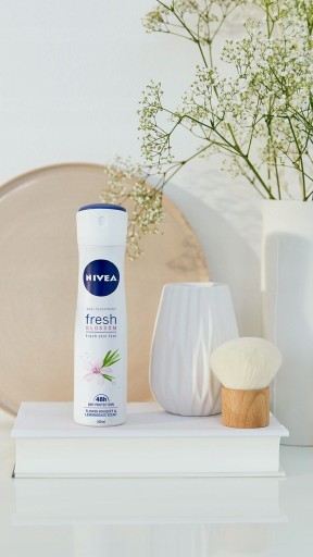 NIVEA Antiperspirant Fresh Blossom v spreji 150 ml