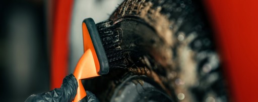 ADBL TYRE BRUSH kefa na čistenie pneumatík