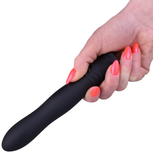 Pevný vibrátor prenikajúci do vagíny a konečníka