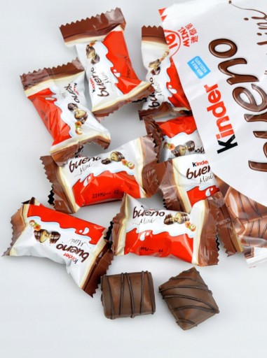 Kinder Bueno Mini Ferrero Čokoládové oblátky plnené tyčinky 2ks x 108g