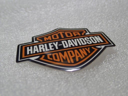 NÁLEPKA S LOGOM SPOLOČNOSTI HARLEY DAVIDSON 5,7 x 4,5 cm
