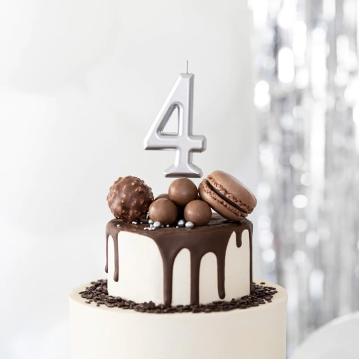 NARODENINOVÁ TORTA NA TORTU ČÍSLO 4 ŠTYRI ŠTYRI STRIEBORNÉ NARODENINY