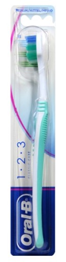 Stredná zelená zubná kefka Oral-B