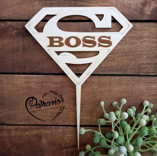 Dekoračný topper Super BOSS na nalepenie do preglejky