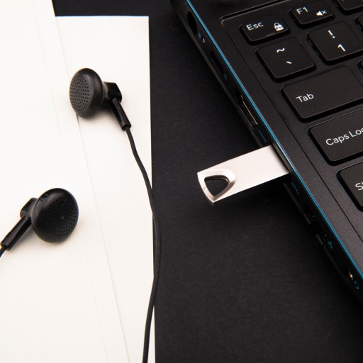Mini ELEGANCE kovový prívesok 4 GB USB 2.0 + gravírovanie LOGA CORPORATE GADGET