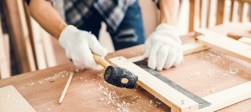 DREVENÁ RUČNÁ KEFA S MOSADZNÝM DRÔTOM