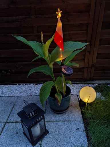 LED SOLÁRNA ZÁHRADNÁ LAMPA S POĽSKOU VLAJKOU