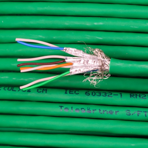 Telegartner krútená dvojlinka ethernetový kábel zelený CAT.7 S/FTP 1m