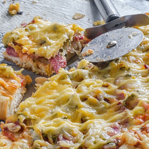 Nôž na krájanie pizze, nerez, ostrý, okrúhly vrúbkovaný krájač