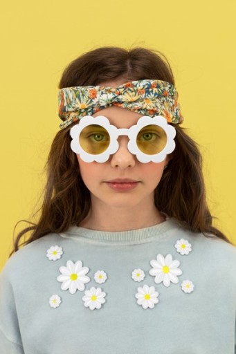 Párty okuliare DAISY biele NA JARNÚ narodeninovú oslavu