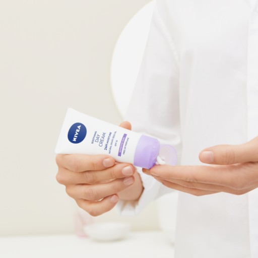 NIVEA 24H hydratačný denný krém SPF 15, 50 ml
