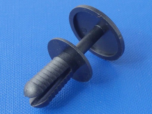 10x ŠPIČKA 8 x 18,5 ČIERNA plast