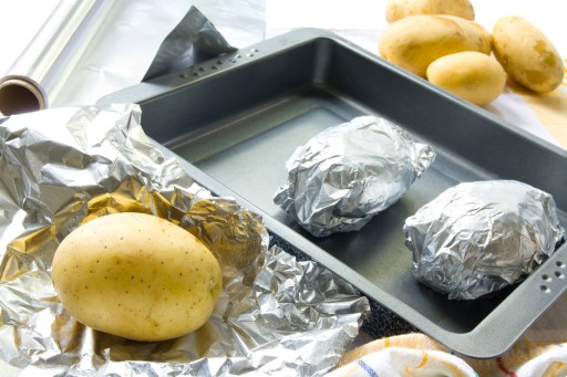 HRUBÁ POTRAVINÁRSKA HLINÍKOVÁ FÓLIA NA BALENIE GASTRONOMICKÝCH POTRAVÍN